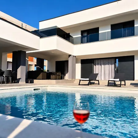 Villa Story, With Heated Pool Privlaka (Zadar)